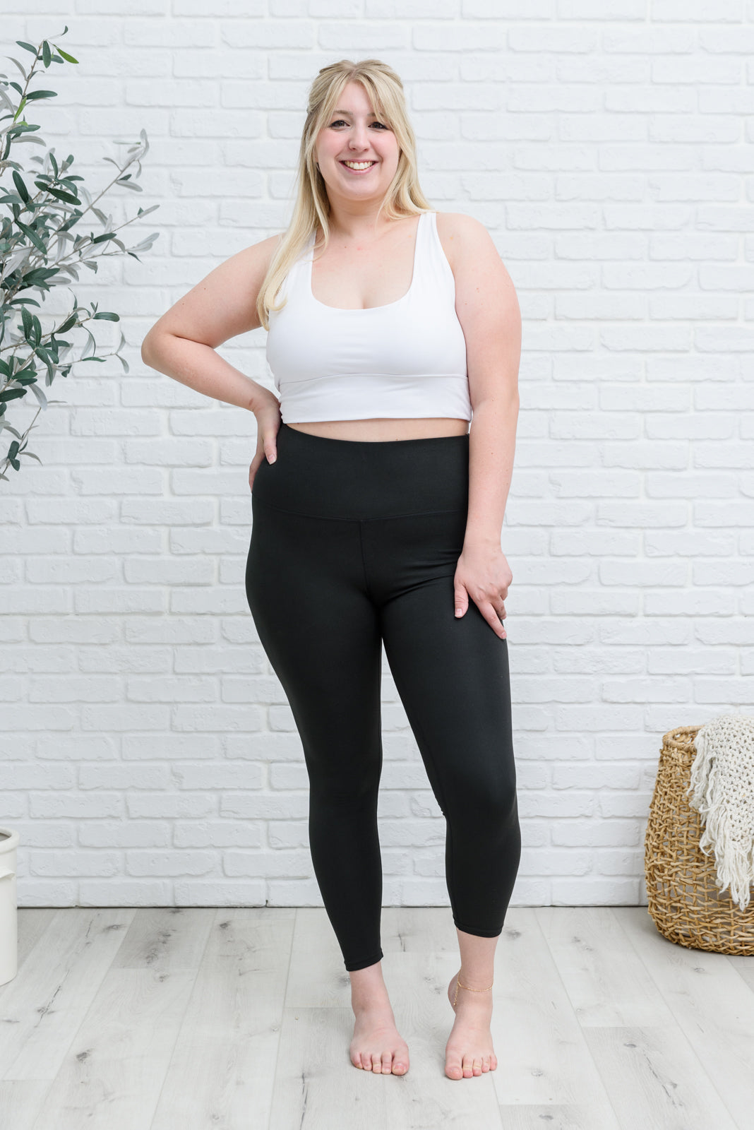 PREORDER: Compression Leggings with Pockets in Black