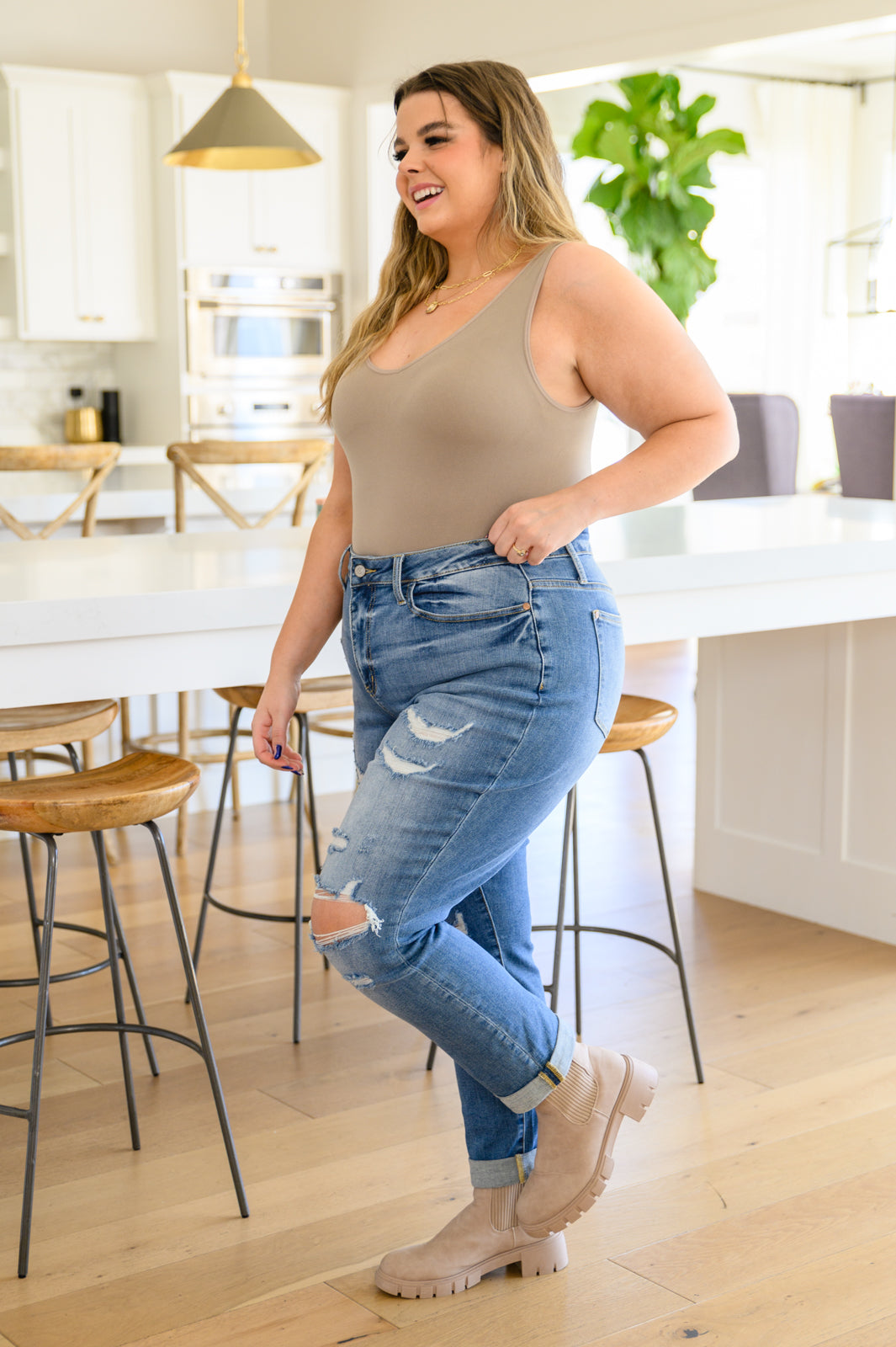 Ashley Hi-Waist Destroyed Boyfriend Jeans