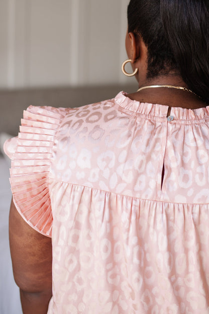 City Escape Top In Peach