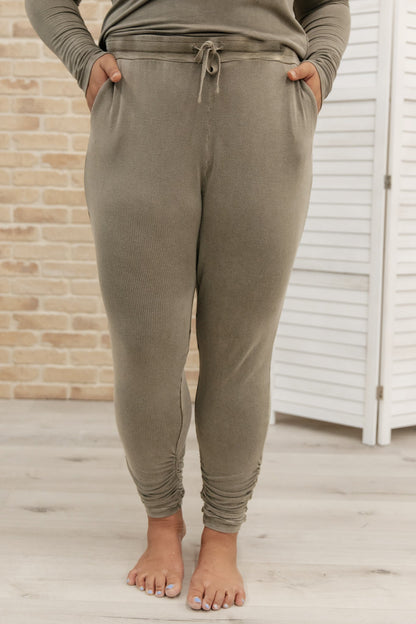 Essential Lounge Joggers in Mineral Wash Olive