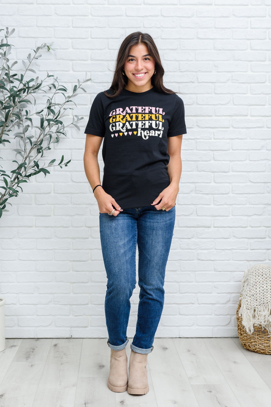 Grateful Heart Graphic T-Shirt In Black