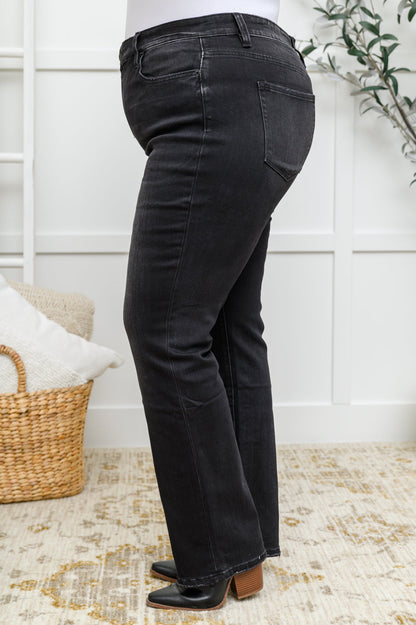 Kortney Mid Rise Straight Leg Jeans In Washed Black