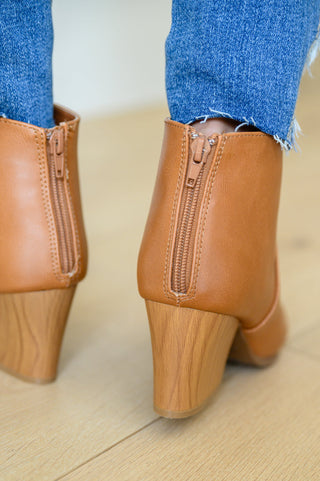 No Doubt Notched Ankle Boots In Brown