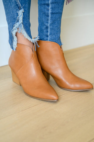 No Doubt Notched Ankle Boots In Brown