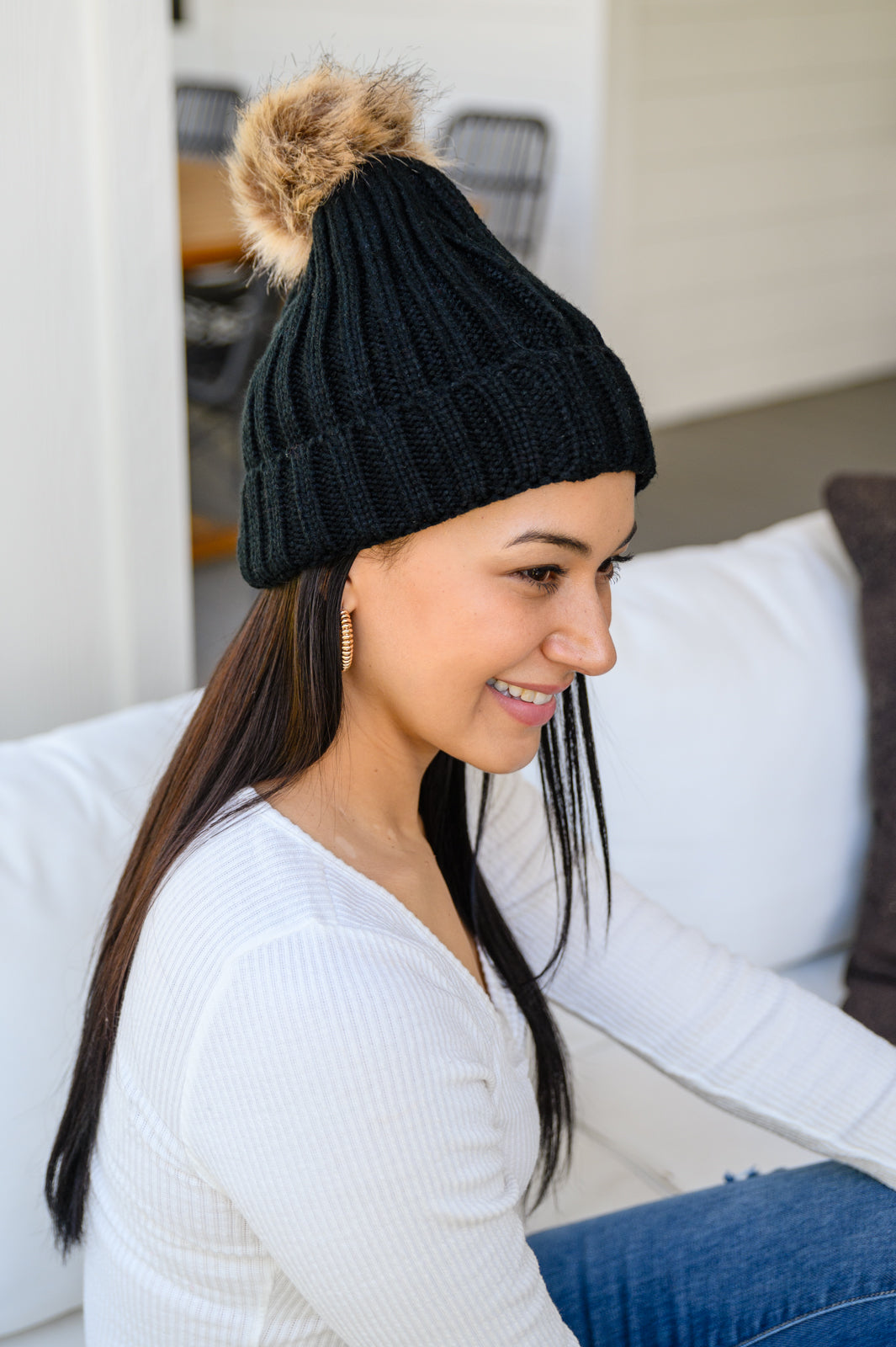 Rib Knit Beanie With Detachable Pom Pom In Black